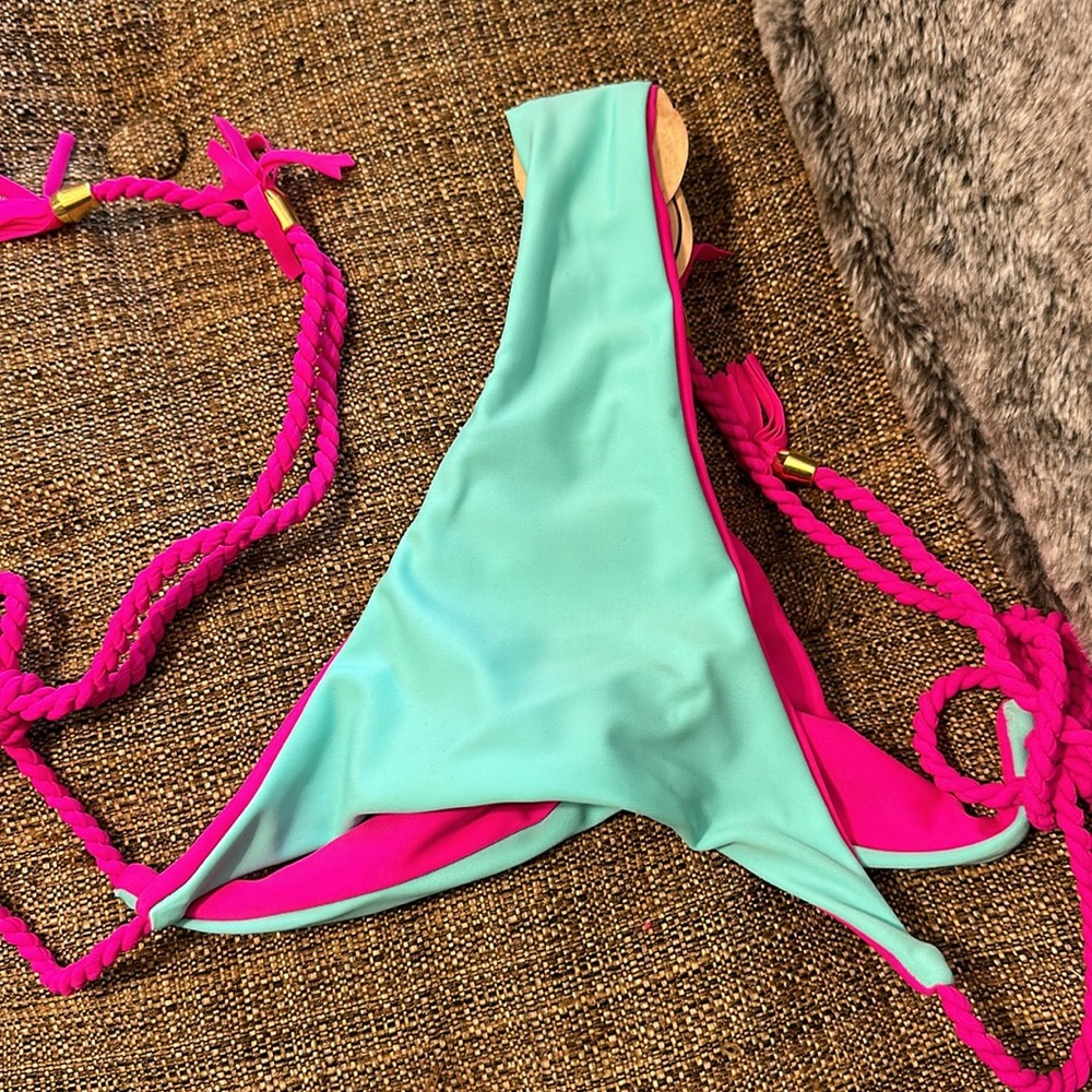 Nwt Bikini Set Top And Bottom - Size L - image 6